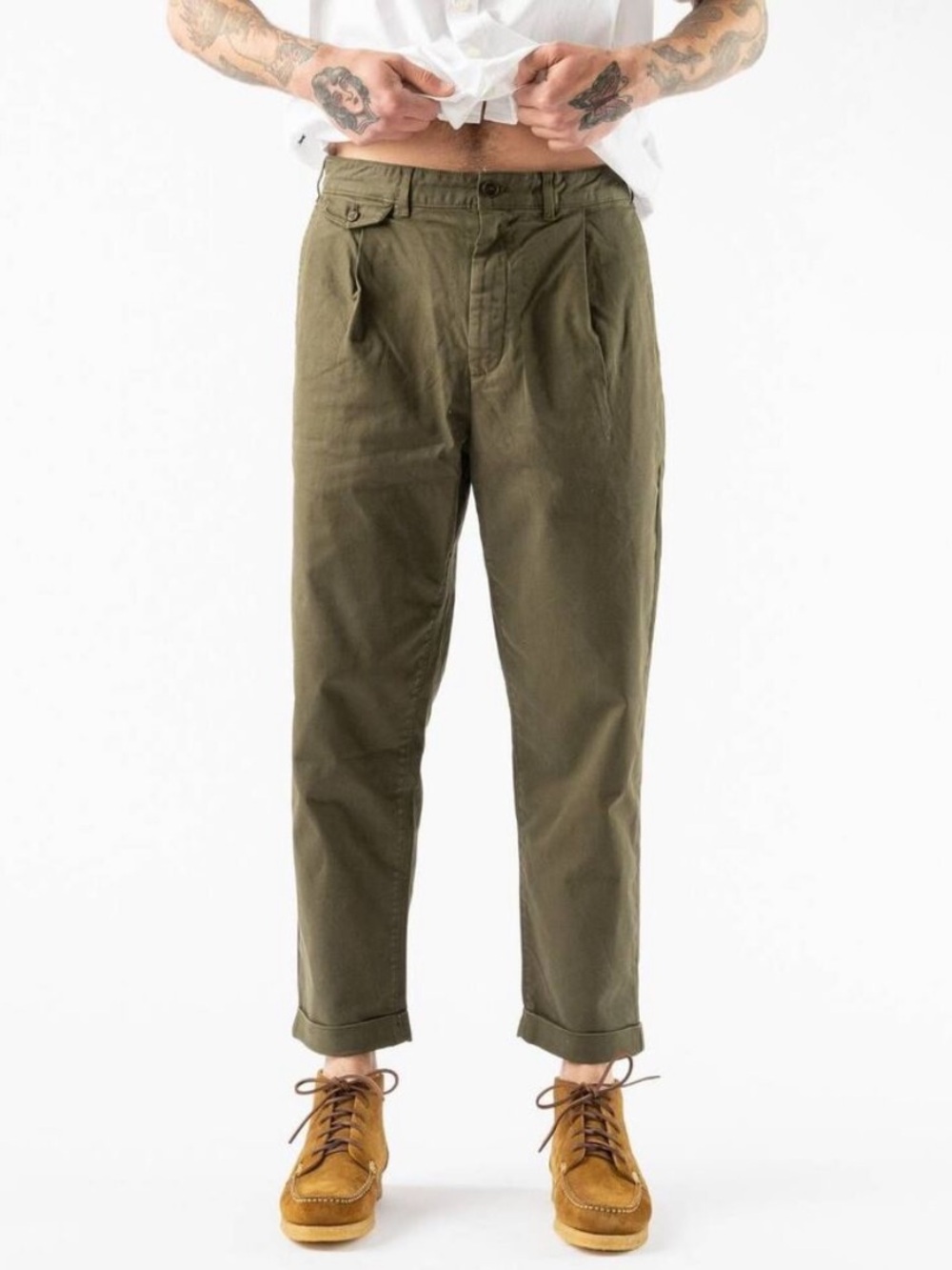 Alex Mill Standard Pleated Chino in Military Olive